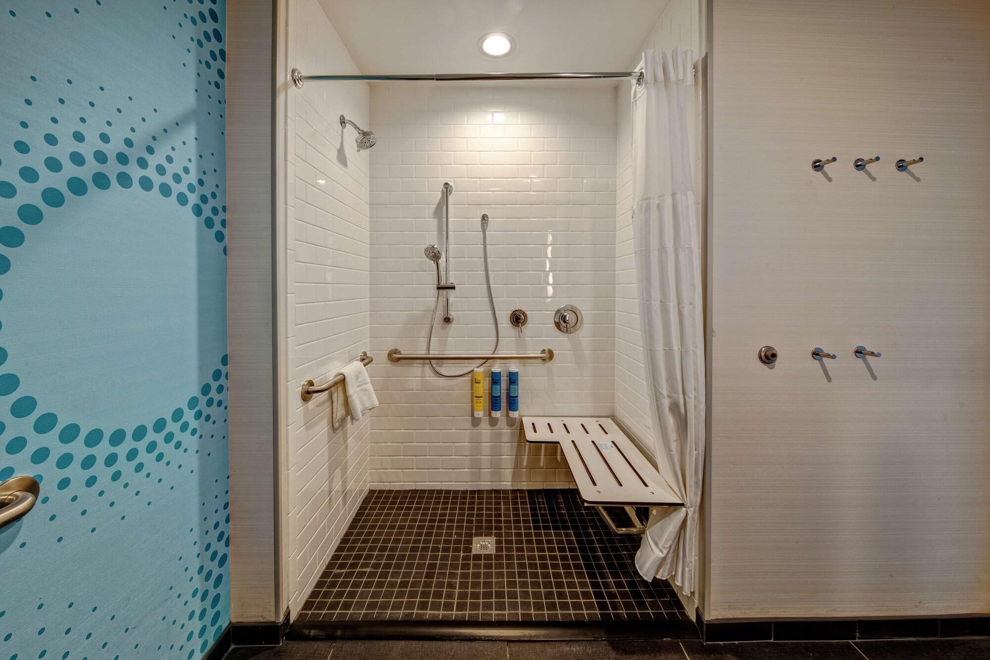 Tru By Hilton Roanoke Hollins Hotel Exterior photo
