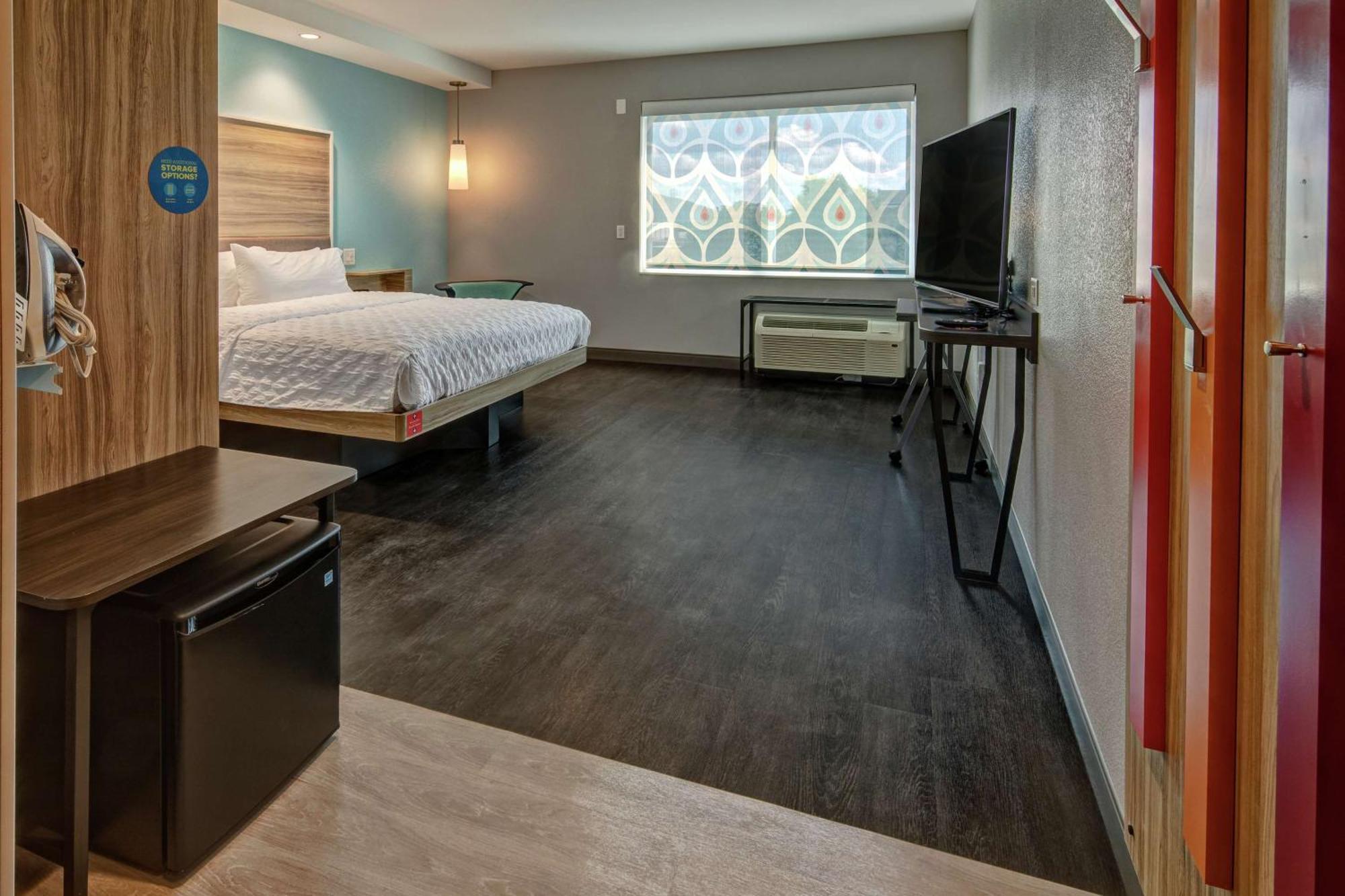 Tru By Hilton Roanoke Hollins Hotel Exterior photo
