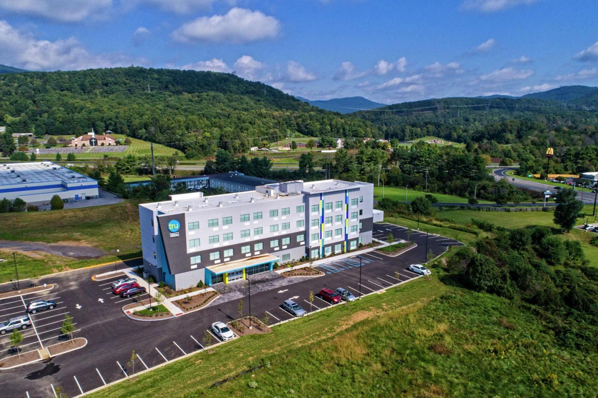 Tru By Hilton Roanoke Hollins Hotel Exterior photo